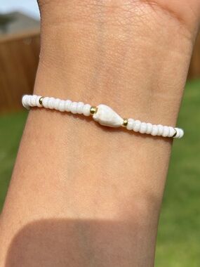 Shell beaded bracelet